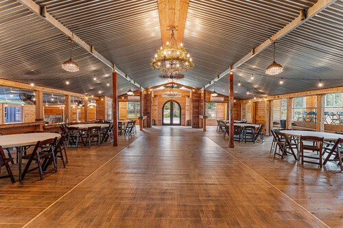 Rustic Farm Houses with pool  in 15 acre bliss ranch