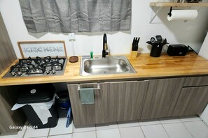 Fridge, microwave, stovetop, coffee/tea maker