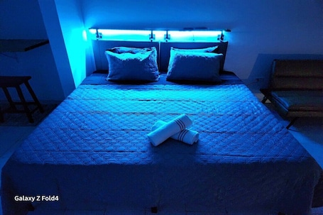 1 bedroom, iron/ironing board, travel cot, free WiFi. Couples Retreat Near SJU Airport