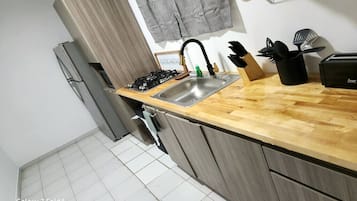 Fridge, microwave, stovetop, coffee/tea maker