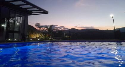 Kairos Finca de lujo en Sopetrán con piscina, jacuzzi, ¡deck con hermosa vista!