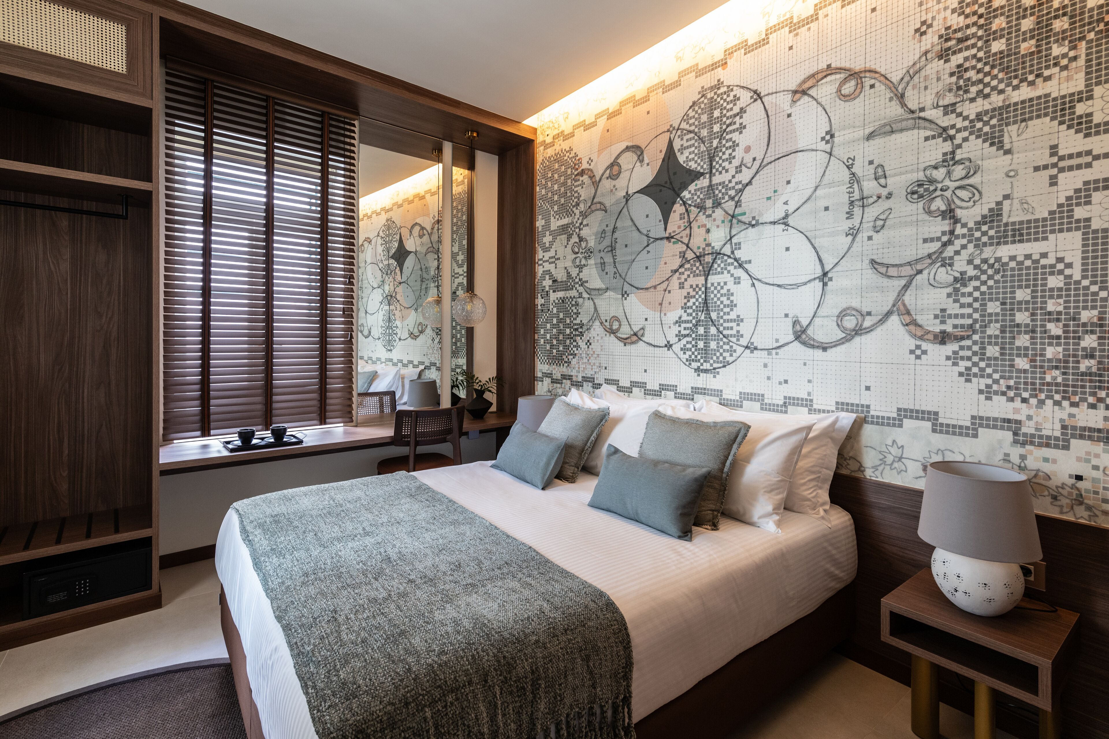 Minibar, in-room safe, individually decorated, individually furnished