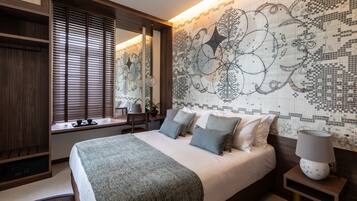 Minibar, in-room safe, individually decorated, individually furnished