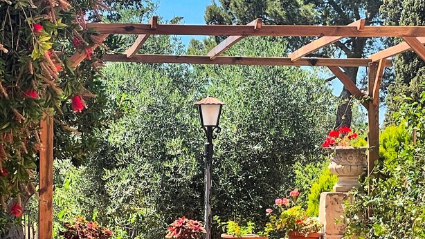 An outdoor patio with wicker furniture, a table, and potted plants. - Charming retreat near Polignano | Private parking + electric car charging station (Puglia)