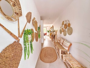 المنشأة من الداخل
