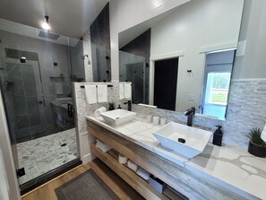 Douche, serviettes fournies