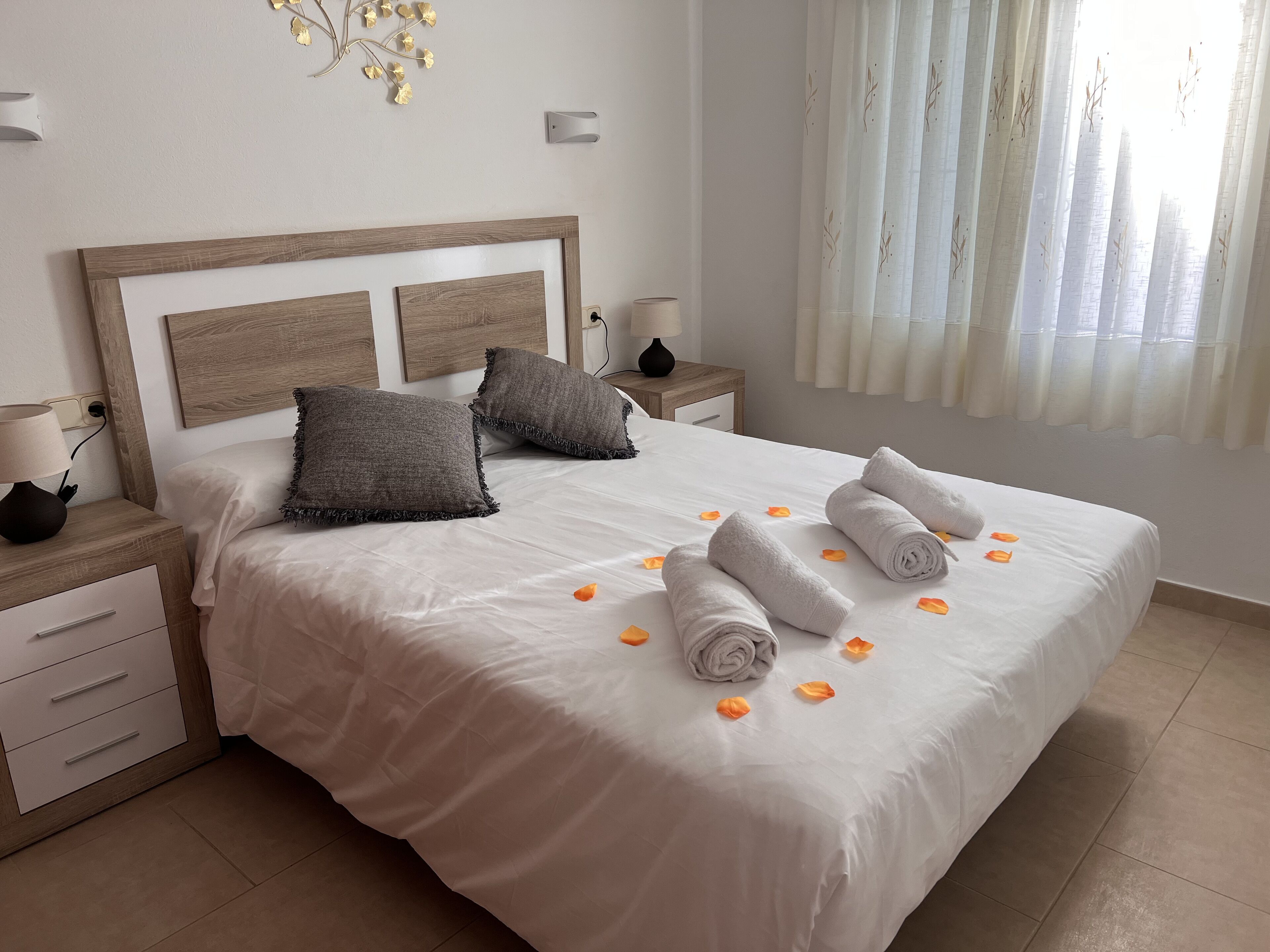 4 habitaciones, tabla de planchar con plancha y wifi gratis 