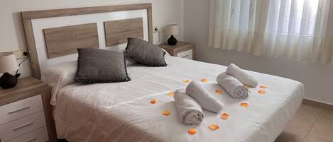 4 bedrooms, iron/ironing board, free WiFi, bed sheets