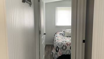 2 bedrooms, travel crib, free WiFi, bed sheets