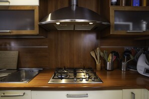 Réfrigérateur, four, plaque de cuisson, lave-vaisselle