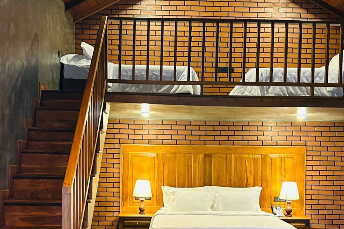 Executive Quadruple Room | Egyptian cotton sheets, premium bedding, down duvets, memory-foam beds