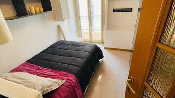 1 camera, una scrivania, ferro/asse da stiro, Wi-Fi gratuito