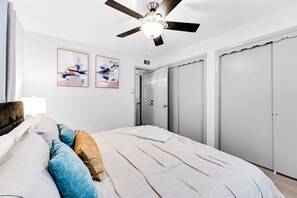 1 bedroom, desk, iron/ironing board, free WiFi - Cozy 1BD Space - Walkable to lively neighborhoods (Dallas)