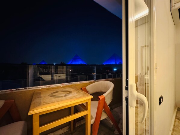 Quarto casal luxo | 1 quarto, roupas de cama antialérgicas, frigobar, cofres nos quartos