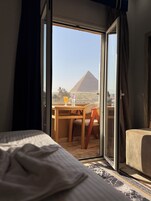 Deluxe Double Room With Panoramic Pyramids View | Hypo-allergenic bedding, minibar, in-room safe, desk