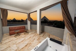 Luxury Hot Tub Room With Panoramic Pyramids View & Terrace | Terrace/patio - Capital Of Pyramids Hotel (Giza)