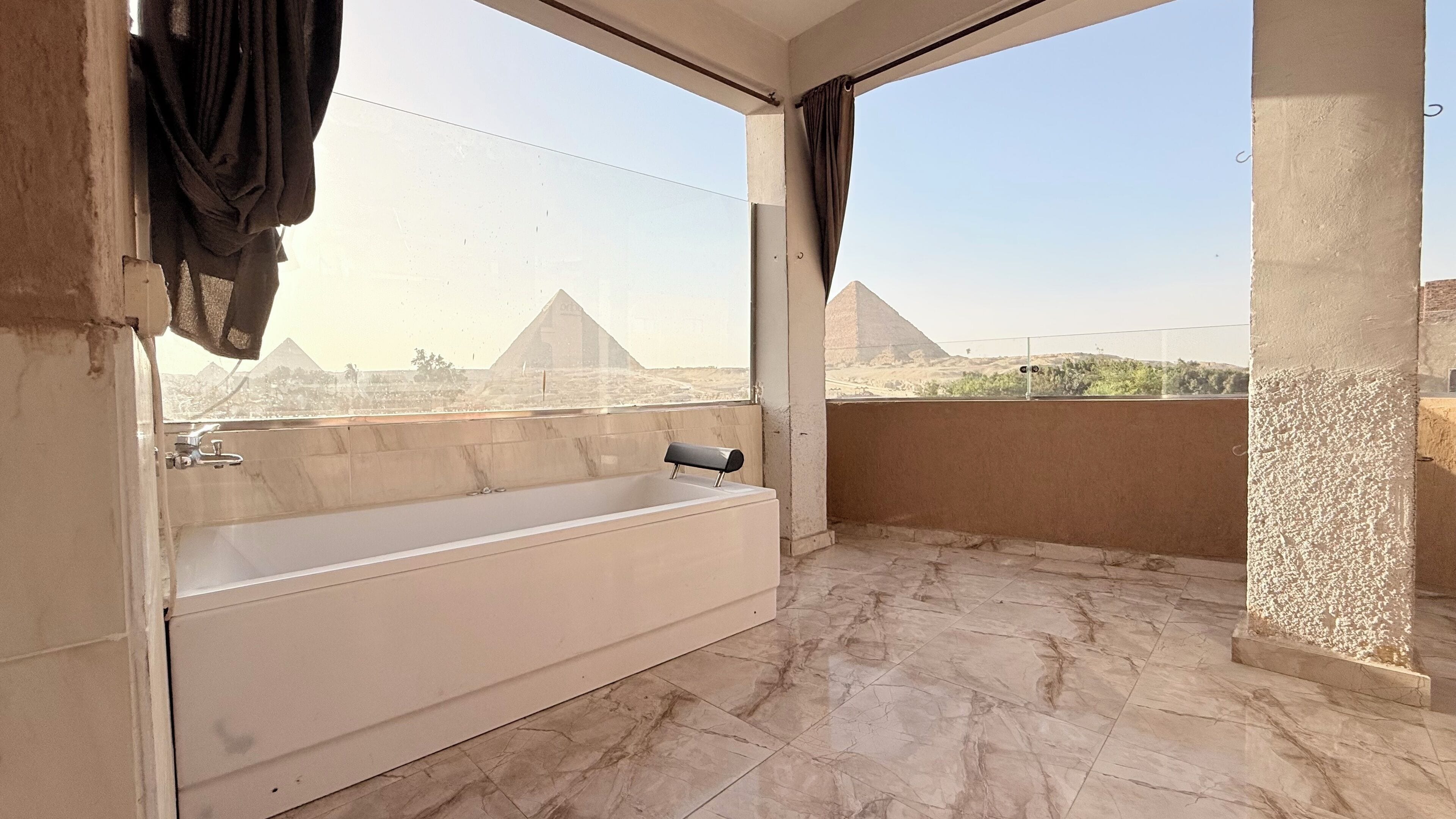 Luxury Hot Tub Room With Panoramic Pyramids View & Terrace