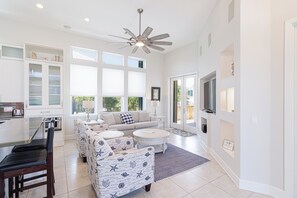 Smart TV - Del Sol-Outdoor Oasis with Pool and Hot Tub (Pensacola)