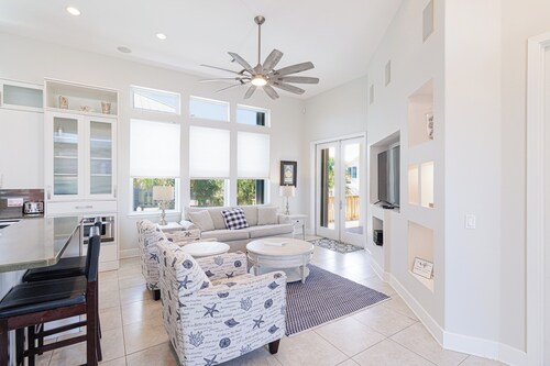 Del Sol-Outdoor Oasis with Pool and Hot Tub