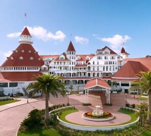 Exterior - Beachfront Coronado Shores Condo adjacent Hotel Del Coronado (Coronado)