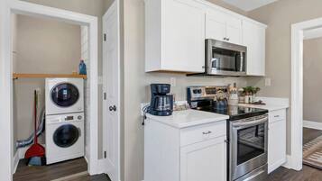 Frigorífic, microones, forn i placa de cuina