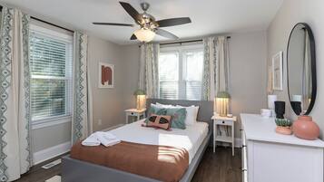 2 dormitoris, escriptori i planxa i posts de planxar