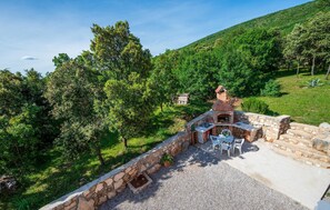 Outdoor dining - Cozy apartment in Koromacno (Koromacno)