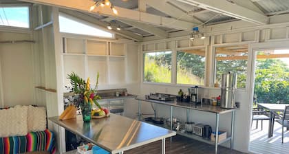 Pueo Cabin with Shared Bath and Common House