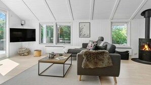 A modern living room with a sofa, coffee table, and fireplace. - Beautiful home in Odder with WiFi (Odder)