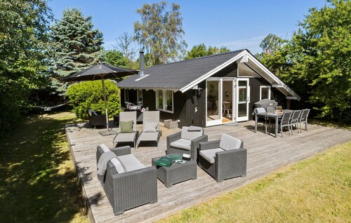 Beautiful home in Odder with WiFi