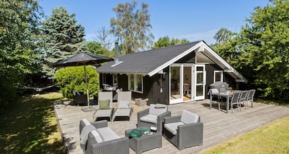 Beautiful home in Odder with WiFi