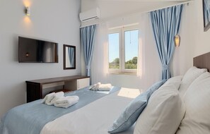 3 chambres, lit parapluie, Wi-Fi gratuit, draps fournis
