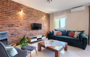 TV - Villa Holiday Home Sabine (Visnjan)