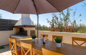 Outdoor dining - Villa Holiday Home Sabine (Visnjan)