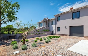 Exterior - Stunning home in Pula (Pula)
