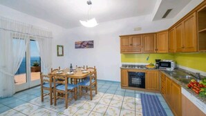 Private kitchen - L'INCANTO House on the Amalfi Coast.  Spacious and wonderful terrace overlooking the sea (Campania)