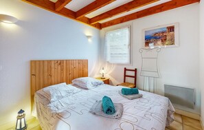 3 bedrooms, iron/ironing board, travel crib, free WiFi
