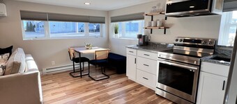 Beach Bunker Minute Walk To Beach and Pier at Old Orchard Family-Friendly Cozy