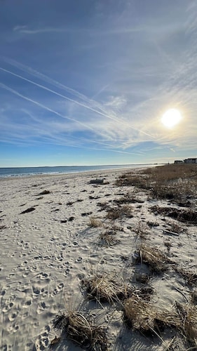 Beach Bunker Minute Walk To Beach and Pier at Old Orchard Family-Friendly Cozy