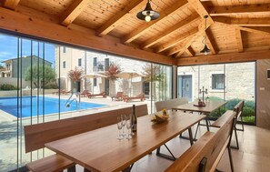 Dining - Awesome home in Tinjan with sauna (Tinjan)