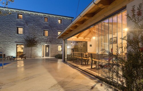 Awesome home in Tinjan with sauna