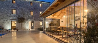 Awesome home in Tinjan with sauna