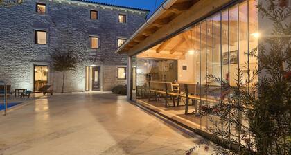 Awesome home in Tinjan with sauna