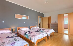 4 bedrooms, iron/ironing board, travel cot, free WiFi - Awesome home in Porec with sauna (Porec)