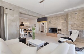 TV, fireplace - Villa Piccolo Paradiso (Rovinj)