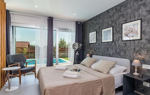 1 bedroom, free WiFi, bed sheets - Beach front home in Pula (Pula)