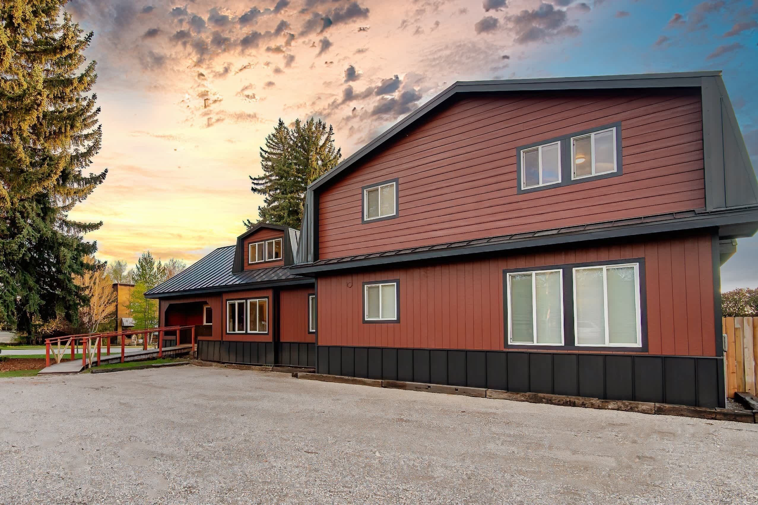 The Barn | Sleeps 18 | 8BR | Walk to Downtown - Driggs | Vrbo