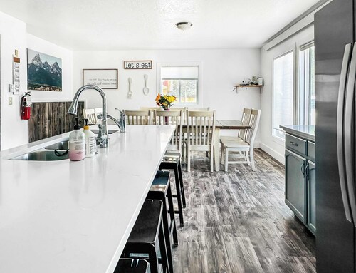 The Barn Driggs – Huge, Newly Renovated Retreat