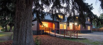 The Barn Driggs – Huge, Newly Renovated Retreat
