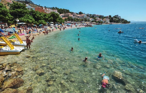 Una spiaggia nelle vicinanze